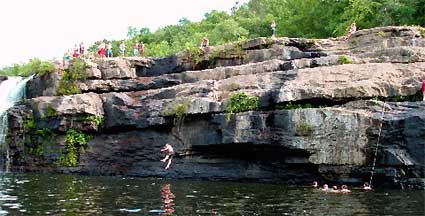 Sedimentary rocks in northern Alabama, photo by Bruce J. 'Sleazeweazel' Morgan of Alabama