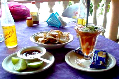 Coctel de camarón con salsa macha con limón en Vera Cruz