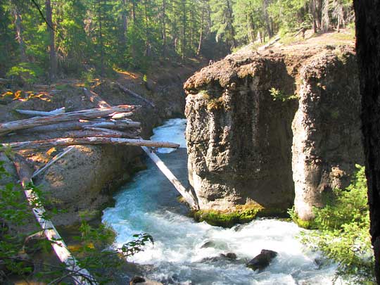 Takelma Gorge near Crater Lake