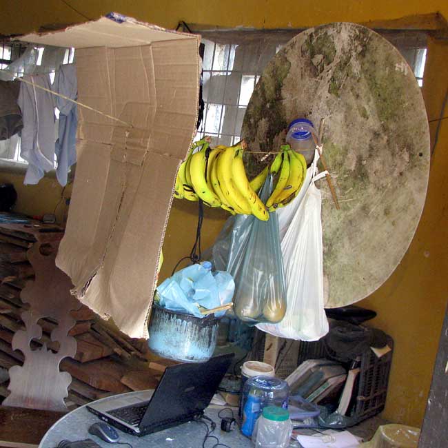 mouse-proof design for storing bananas overnight