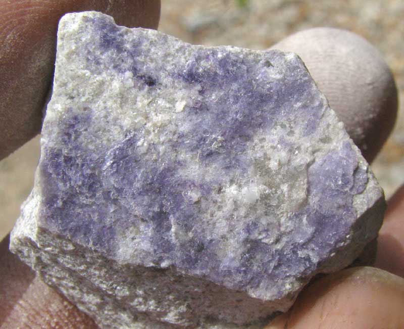 FLUORITE ON GRAVEL