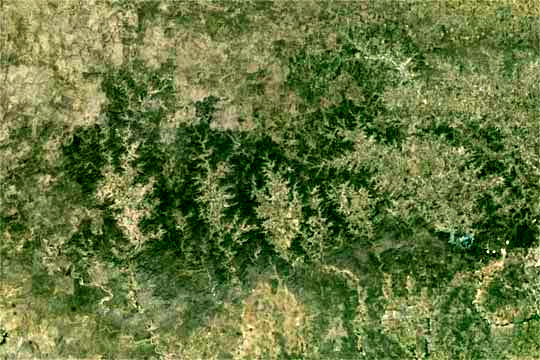 satellite photo of southern edge of Edwards Plateau showing forested slopes