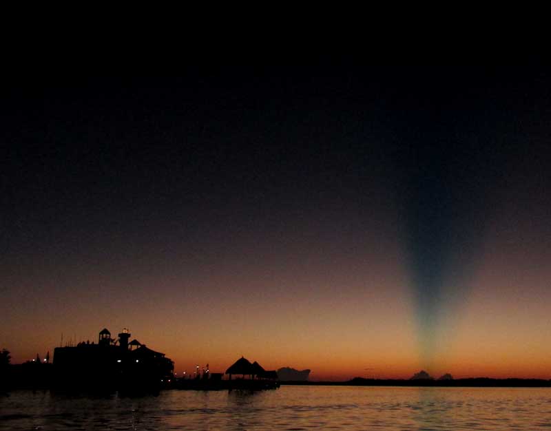 CREPUSCULAR RAYS, Río Lagartos, Yucatán, Mexico