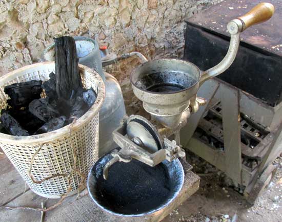 grinder for making charcoal powder